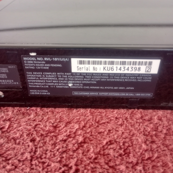 Wii Black Console with New Super Mario Brothers Wii and Music CD - Picture 12 of 14